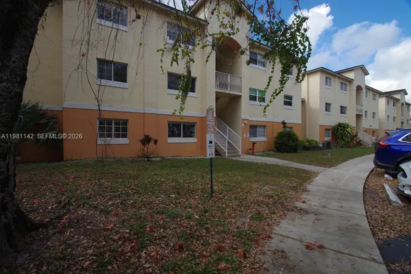 $1,750 | 3680 North 56th Avenue, Unit 827, Hollywood, FL 33021