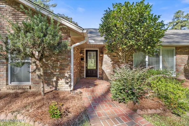 $445,000 | 1001 Pinehurst Place, McComb, MS 39648