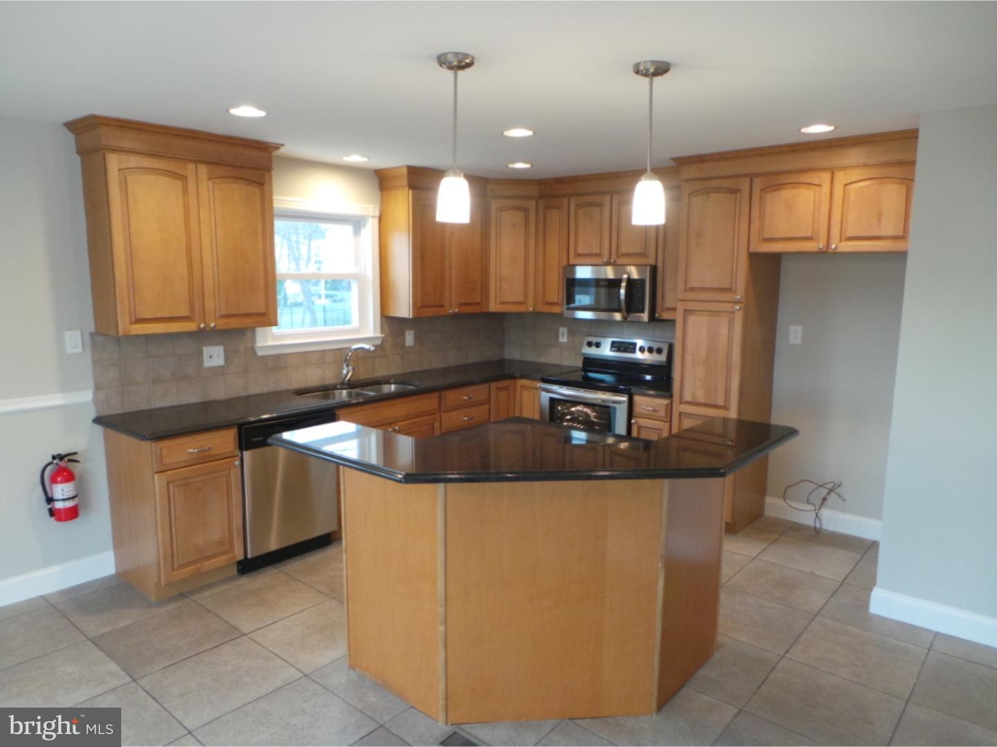 54 Wayside Road Berlin, NJ 08009 - Photo 3 of 25 Gallery Image 3