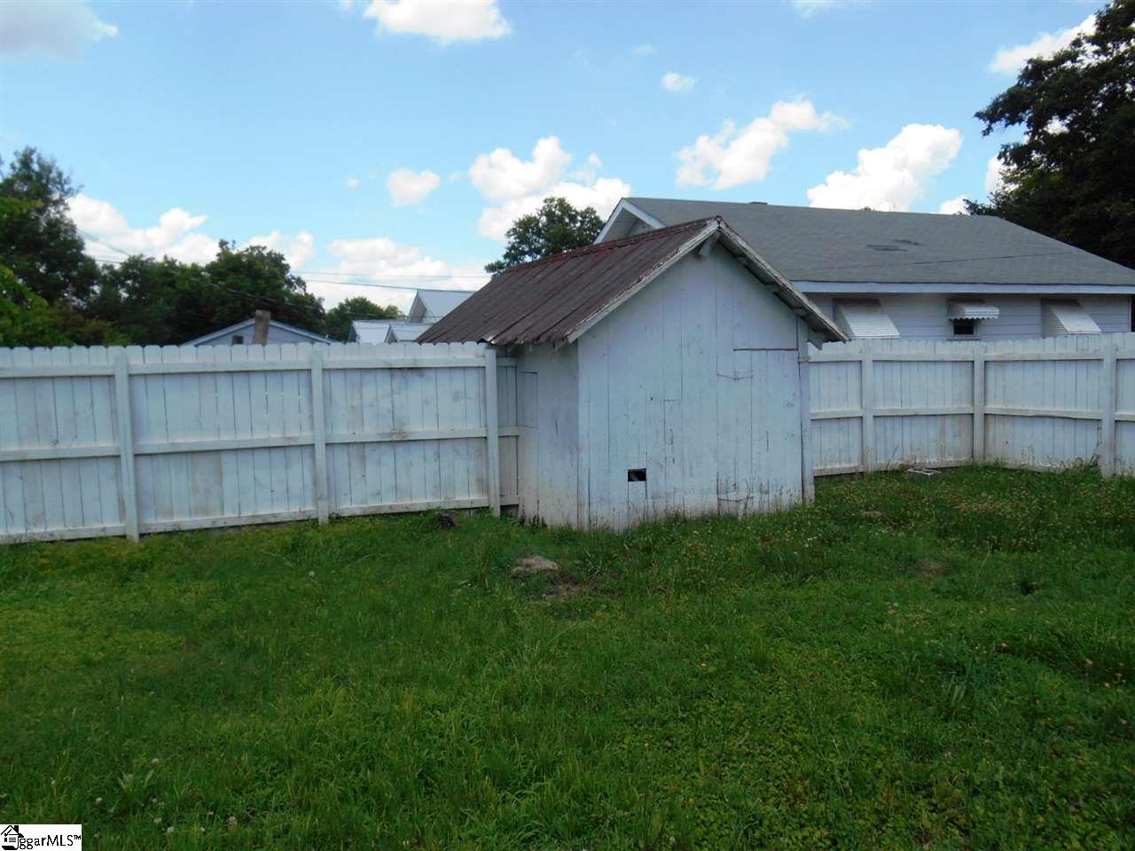 201 Gordon Street Clinton, SC 29325 - Photo 12 of 13 Gallery Image 12