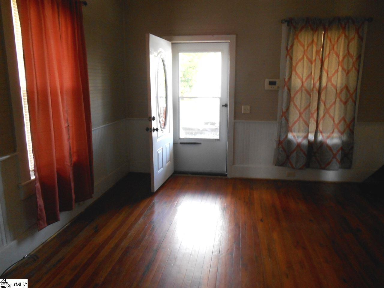 201 Gordon Street Clinton, SC 29325 - Photo 3 of 13 Gallery Image 3
