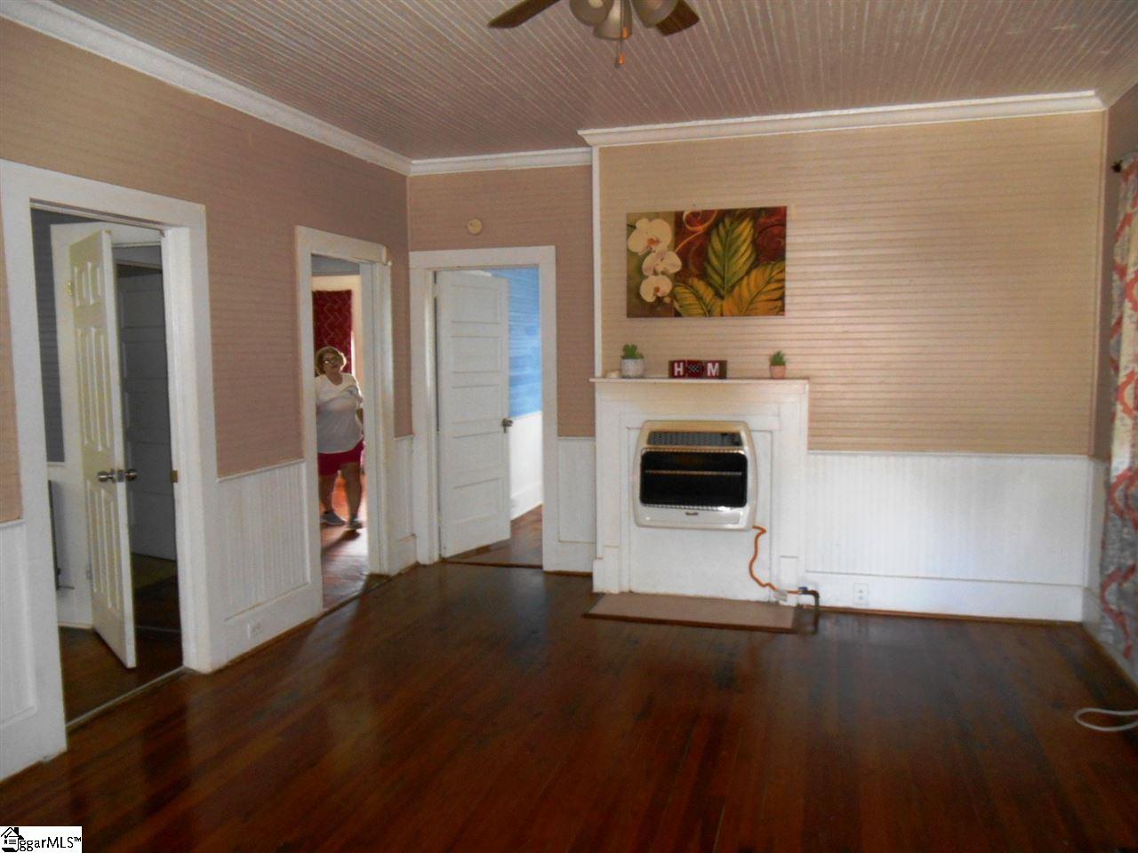 201 Gordon Street Clinton, SC 29325 - Photo 4 of 13 Gallery Image 4