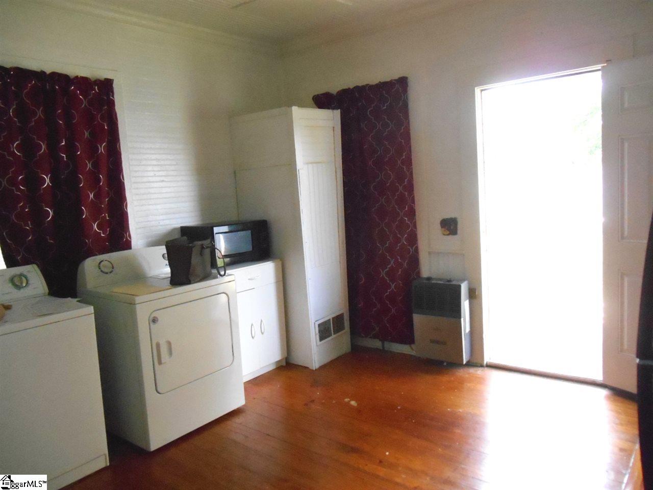201 Gordon Street Clinton, SC 29325 - Photo 5 of 13 Gallery Image 5