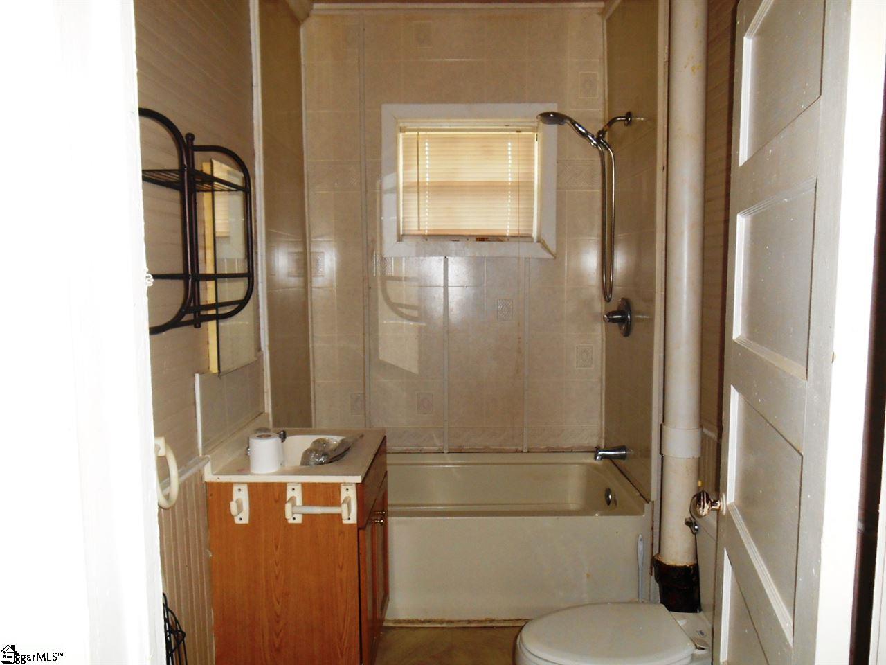 201 Gordon Street Clinton, SC 29325 - Photo 10 of 13 Gallery Image 10