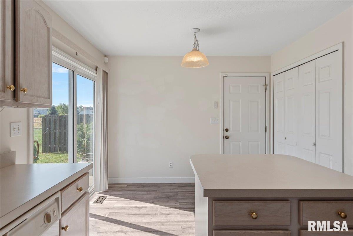 1052 Oakbrook Avenue Chatham, IL 62629 - Photo 12 of 30