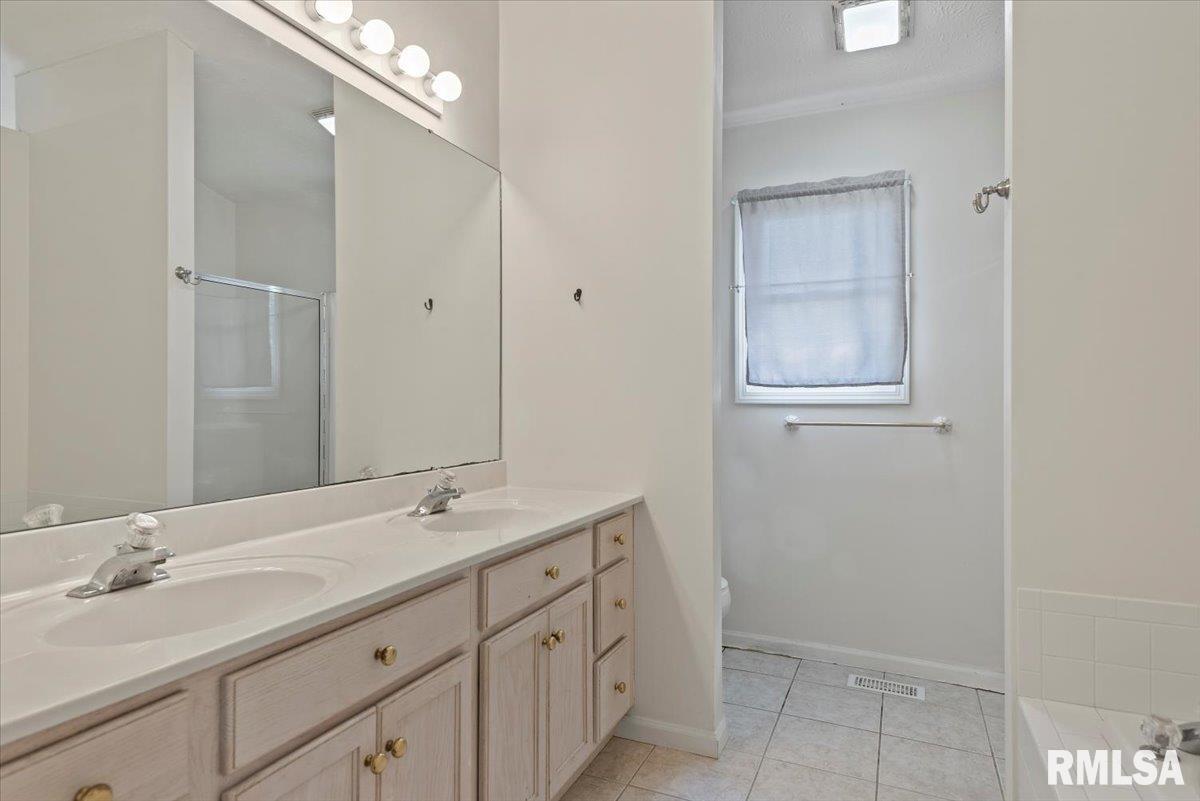 1052 Oakbrook Avenue Chatham, IL 62629 - Photo 17 of 30