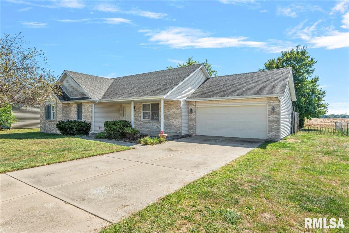 1052 Oakbrook Avenue Chatham, IL 62629 - Photo 2 of 30