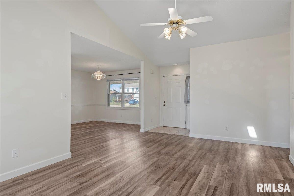 1052 Oakbrook Avenue Chatham, IL 62629 - Photo 6 of 30