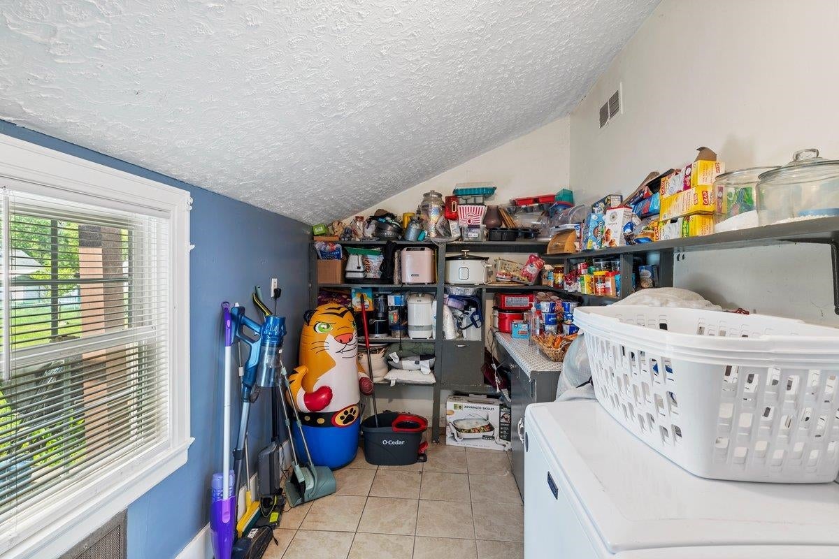 658 Mercer Road Rich Creek, VA 24147 - Photo 14 of 61 Gallery Image 14