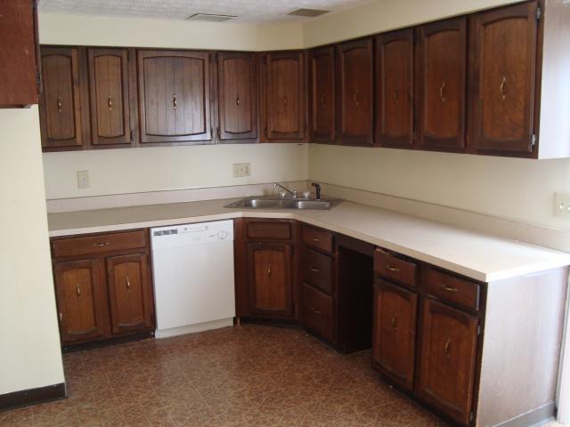 3383 Oakcrest Road Columbus, OH 43232 - Photo 5 of 11 Gallery Image 5