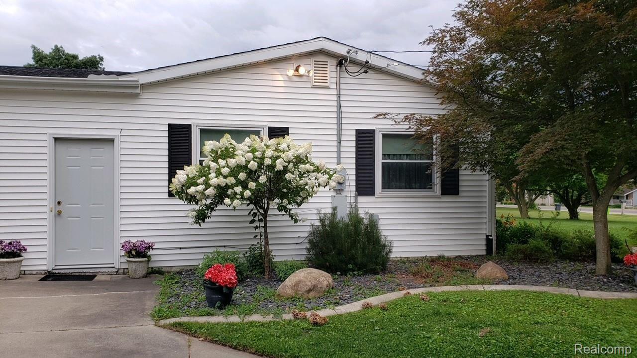 2249 East Mt Morris Road Mount Morris, MI 48458 - Photo 6 of 54 20210715_202257.jpg