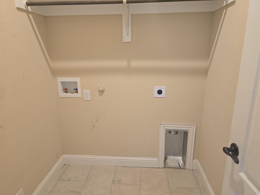 4031 Three Forks Road Kaufman, TX 75142 - Photo 21 of 26 a view of a closet