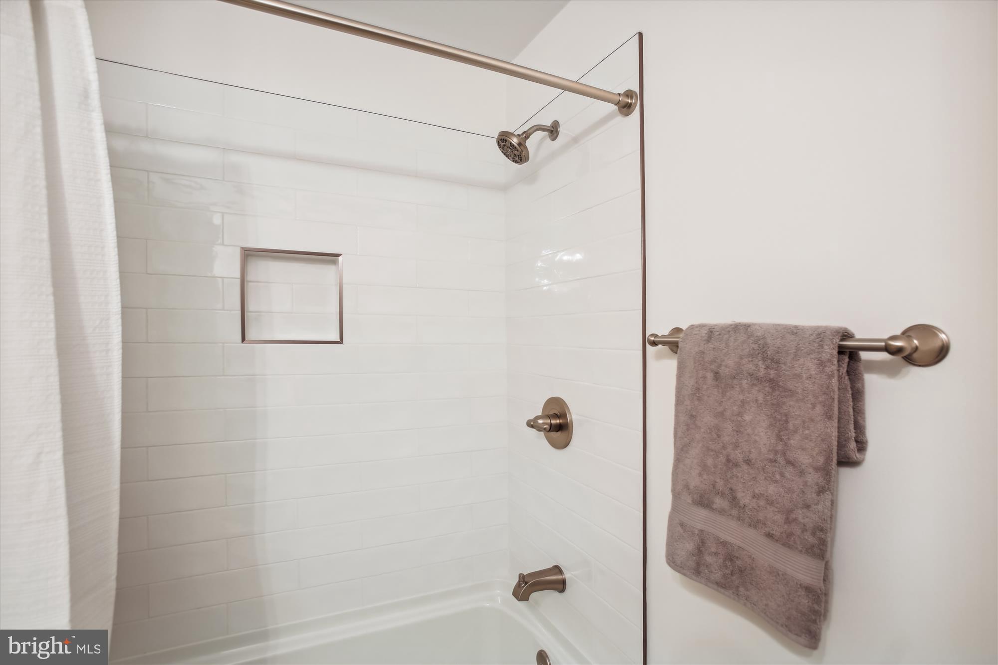 4510 Flintstone Road Alexandria, VA 22306 - Photo 27 of 49 Hall bath