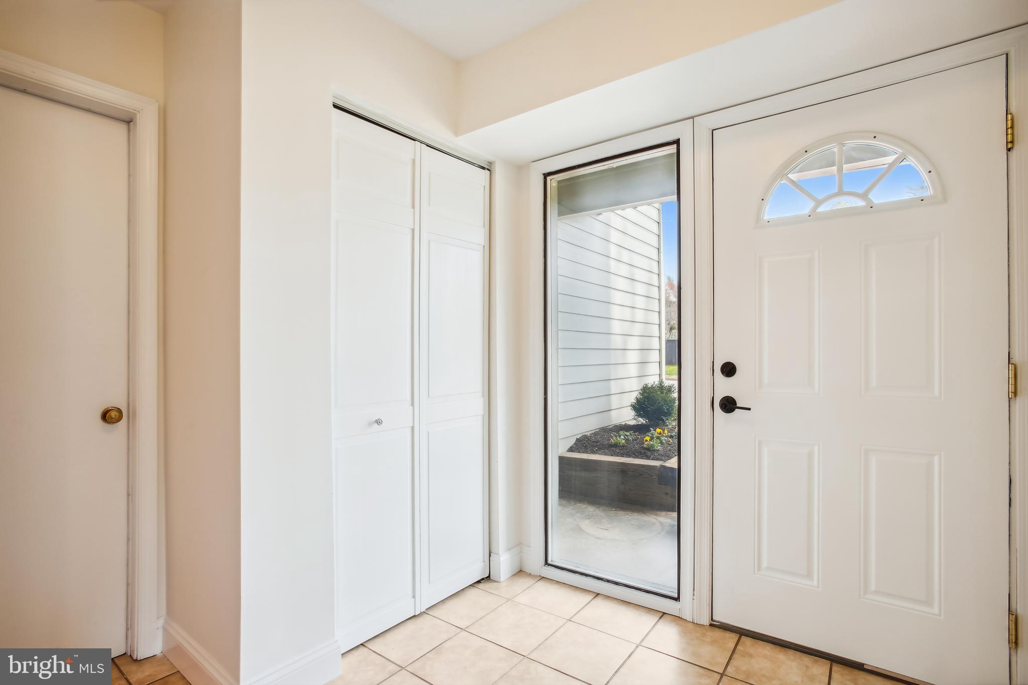 4510 Flintstone Road Alexandria, VA 22306 - Photo 4 of 49 Entry 2