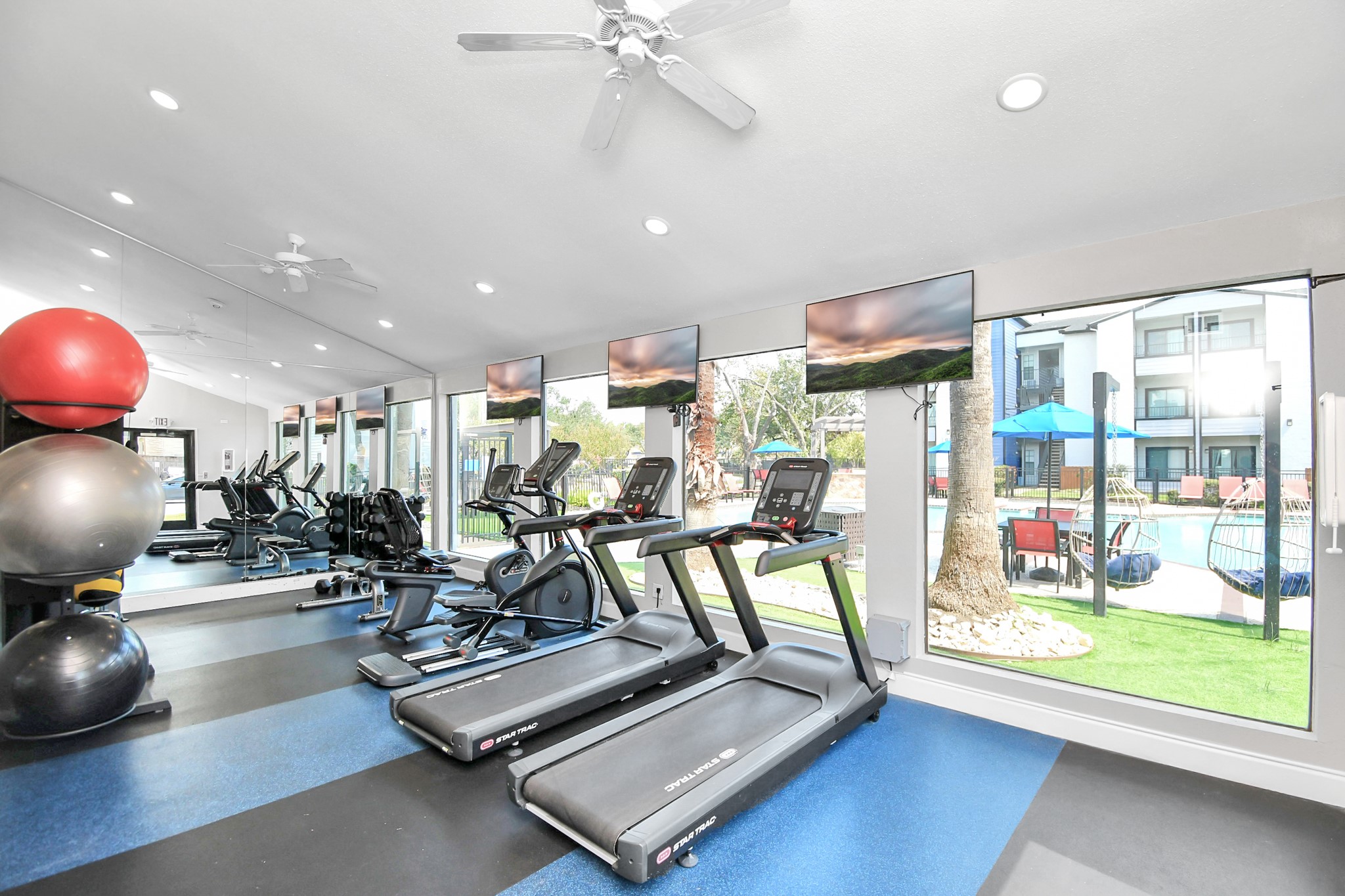2701 West Bellfort Avenue, Unit 1016 Houston, TX 77054 - Photo 35 of 44 a view of a room with gym equipment