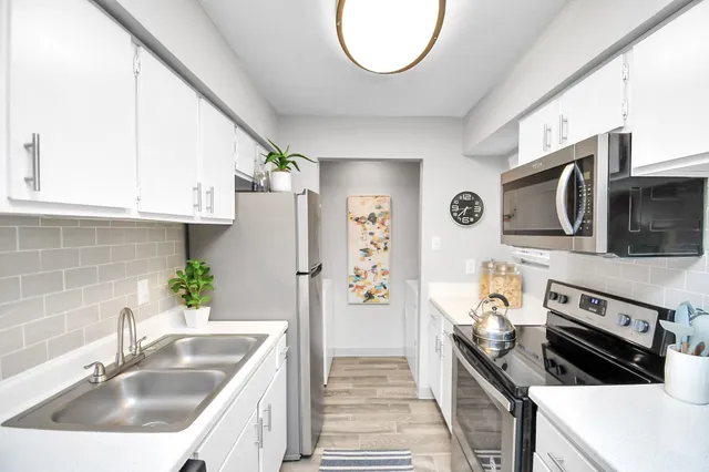 $949 | 2701 West Bellfort Avenue, Unit 1016, Houston, TX 77054