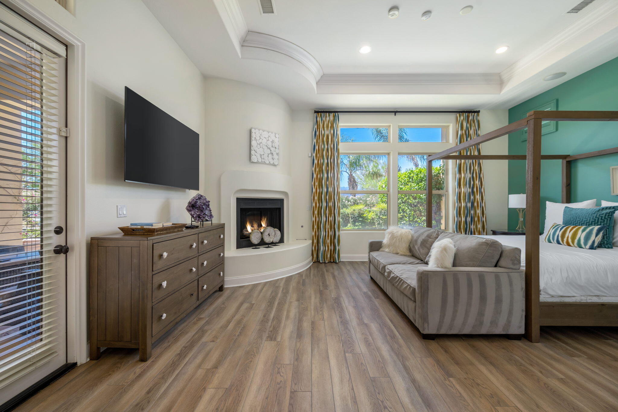 81785 Brown Deer Park La Quinta, CA 92253 - Photo 39 of 57 a living room with furniture and a flat screen tv