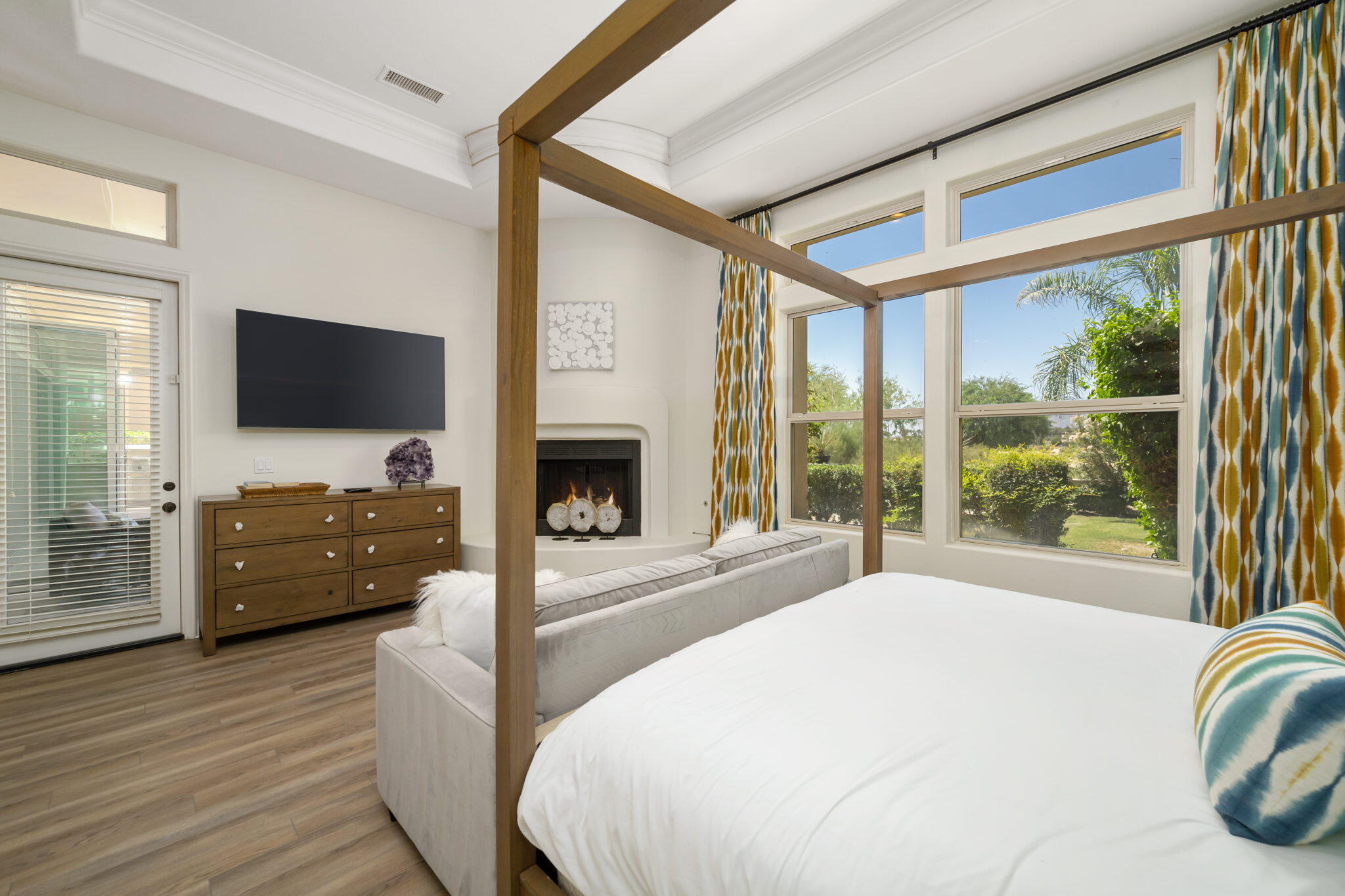 81785 Brown Deer Park La Quinta, CA 92253 - Photo 41 of 57 a living room with furniture and a flat screen tv