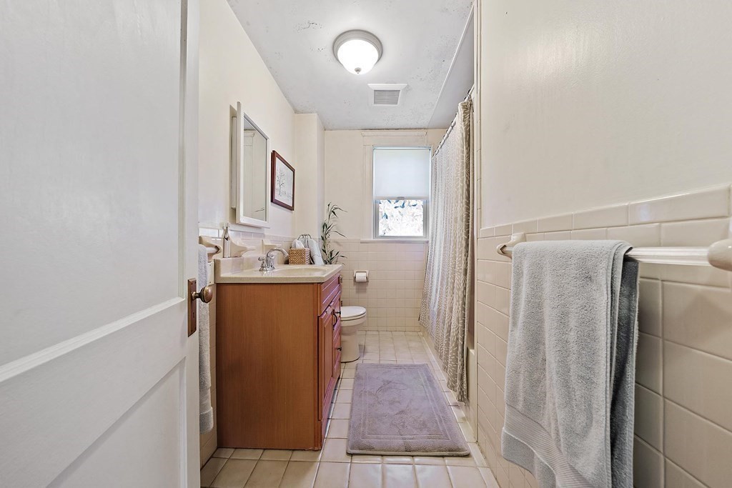 72 Clyde Street, Unit 1 Newton, MA 02460 - Photo 11 of 27