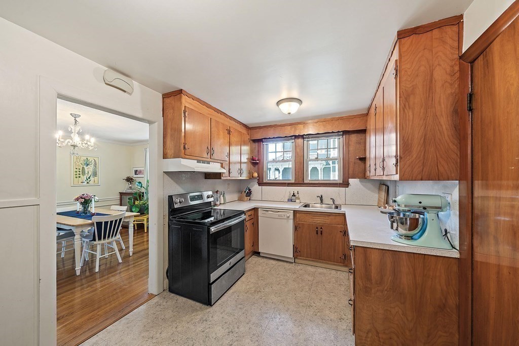 72 Clyde Street, Unit 1 Newton, MA 02460 - Photo 8 of 27