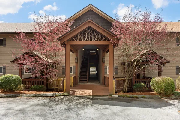 $825,000 | 74 Hampton Gln Lane, Unit D, Sapphire, NC 28774