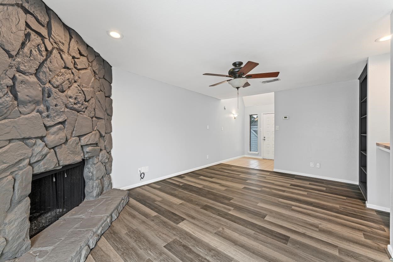 19 Hideaway Drive Friendswood, TX 77546 - Photo 6 of 15