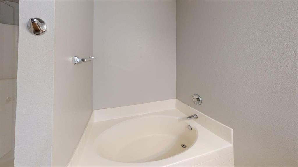 1505 Stewart Drive Rockwall, TX 75032 - Photo 17 of 20 a bathroom with a bathtub