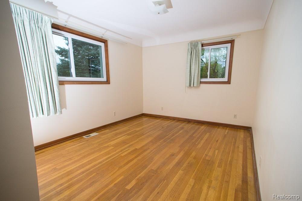 575 Sanders Road Oxford, MI 48371 - Photo 15 of 22 Larger Additional Room