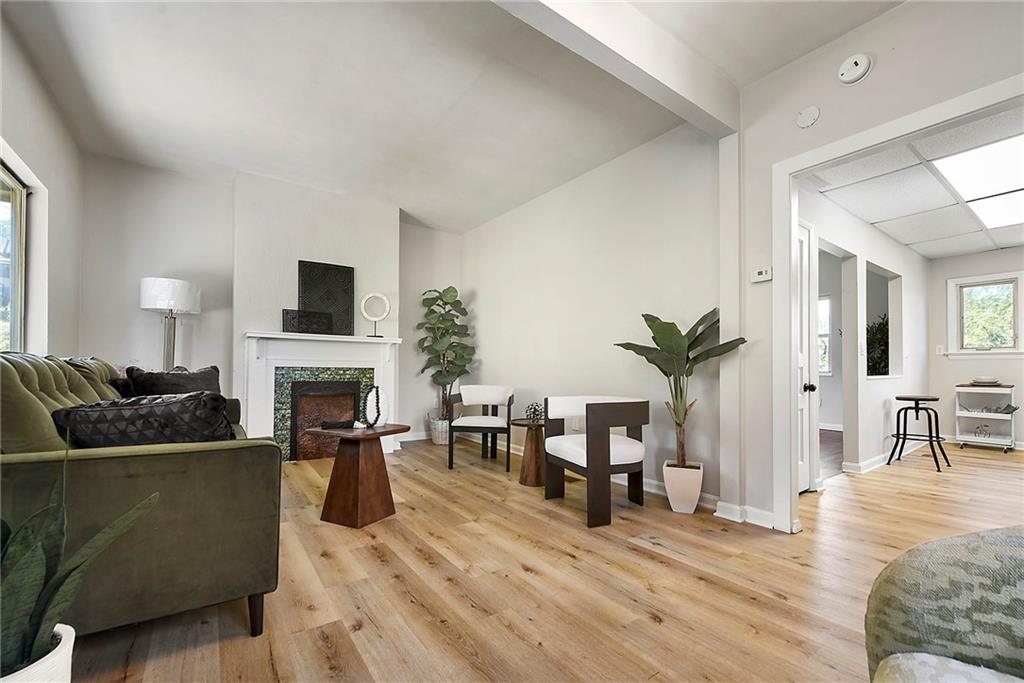 3260 McRoberts Road Pittsburgh, PA 15234 - Photo 3 of 37 Gallery Image 3