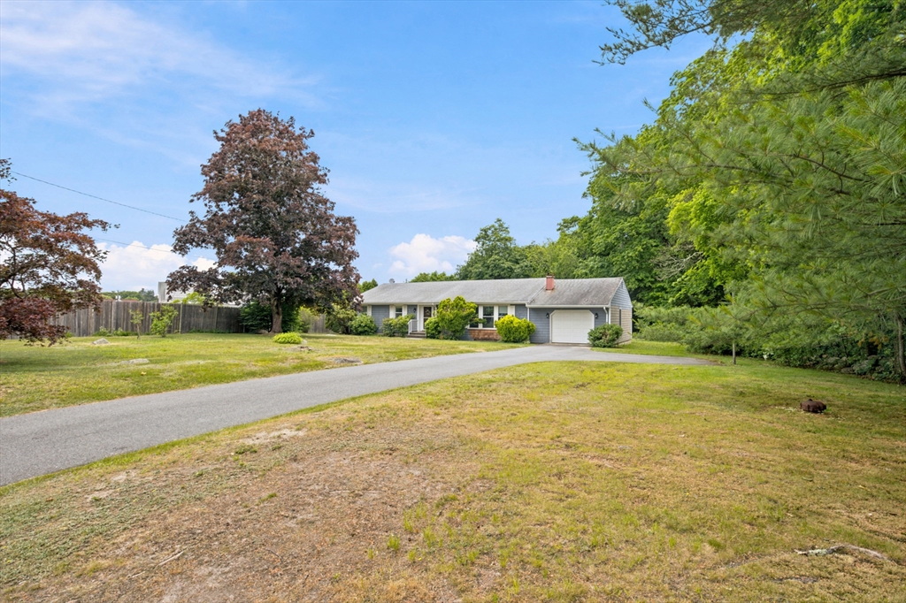 18 Gifford Road Westport, MA 02790 - Photo 3 of 28