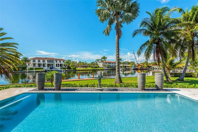 $30,000 | 540 Reinante Avenue, Coral Gables, FL 33156