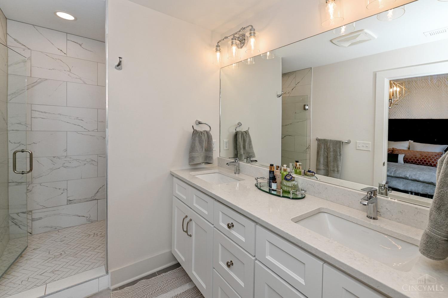3916 Edwards Road, Unit D Cincinnati, OH 45209 - Photo 34 of 45