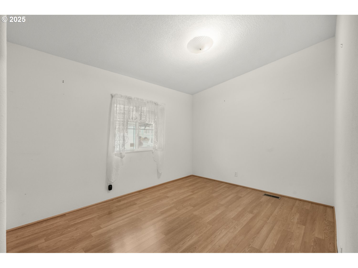 5422 Portland Road Northeast, Unit 35 Salem, OR 97305 - Photo 17 of 27 Gallery Image 17
