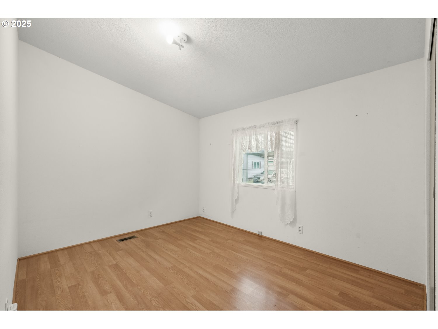 5422 Portland Road Northeast, Unit 35 Salem, OR 97305 - Photo 18 of 27 Gallery Image 18