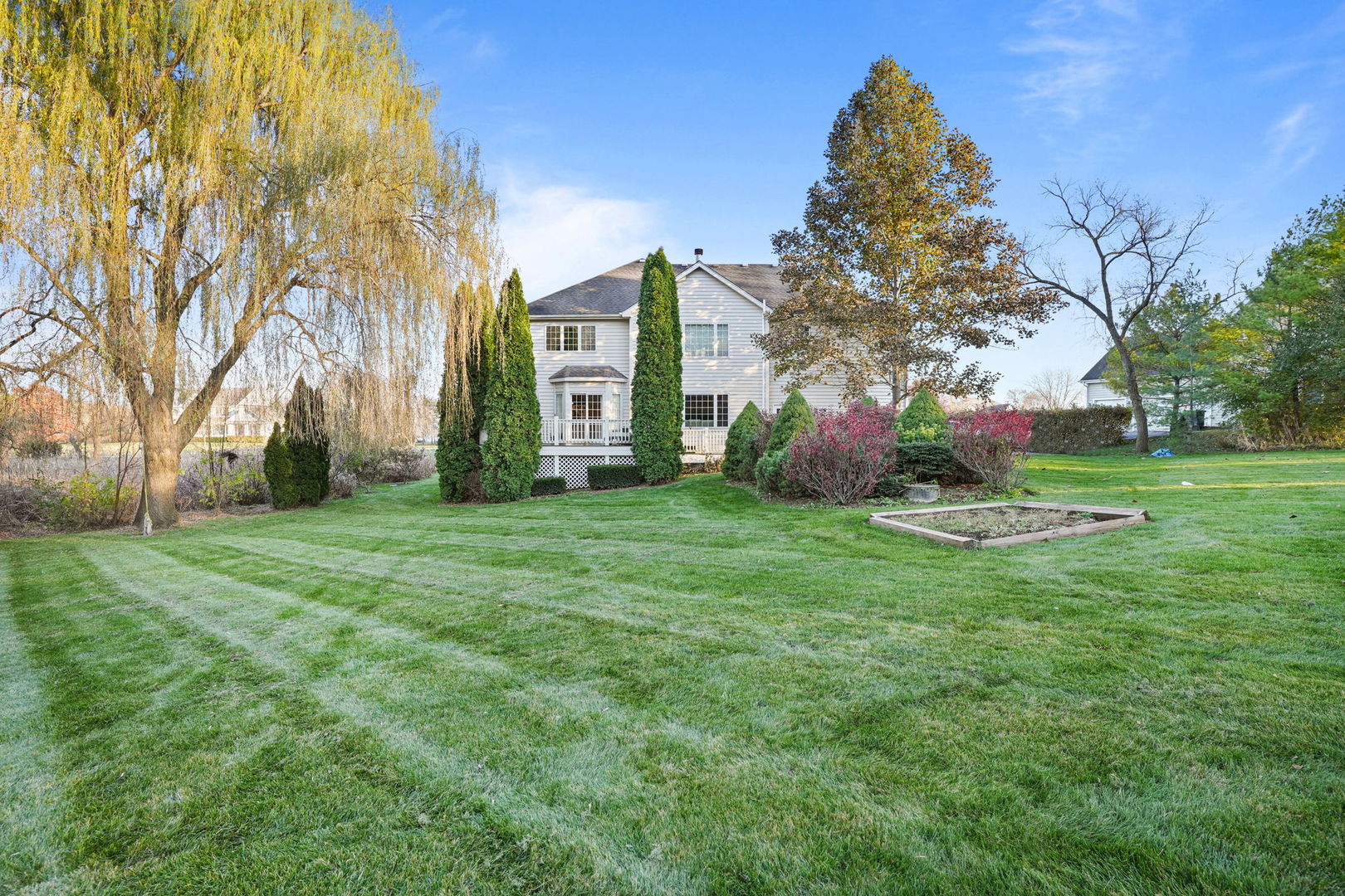 40388 Reed Court Wadsworth, IL 60083 - Photo 29 of 30 a front view of a house with garden and trees