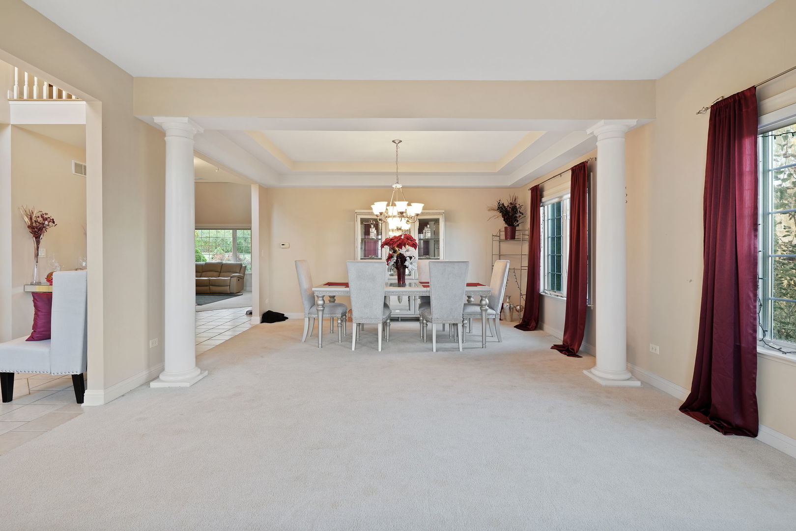 40388 Reed Court Wadsworth, IL 60083 - Photo 3 of 30 a view of a livingroom with a furniture and a chandelier