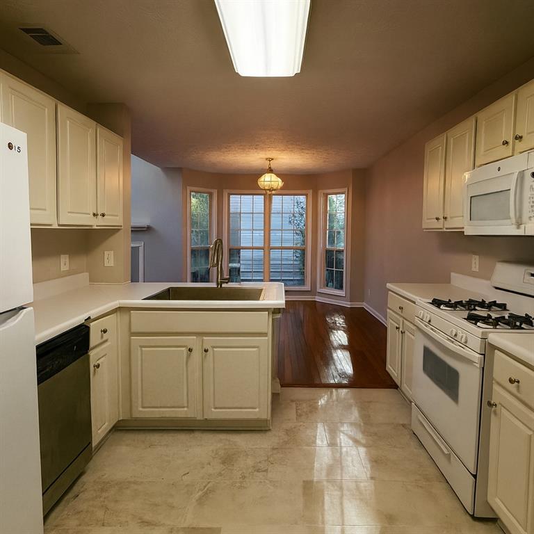 1070 Daventry Crossing Woodstock, GA 30188 - Photo 5 of 20 a kitchen with granite countertop a stove sink and cabinets