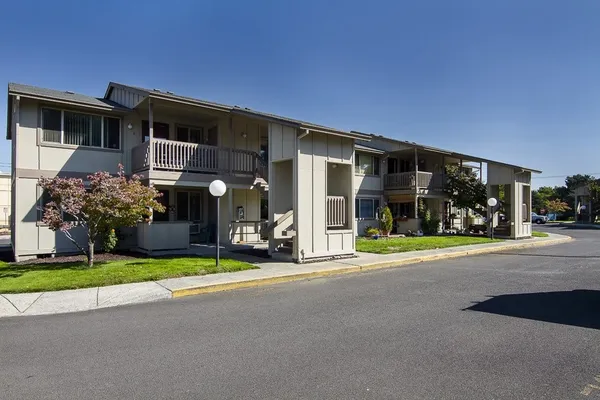 $797 | 1220 West 8th Street, Unit 50, The Dalles, OR 97058