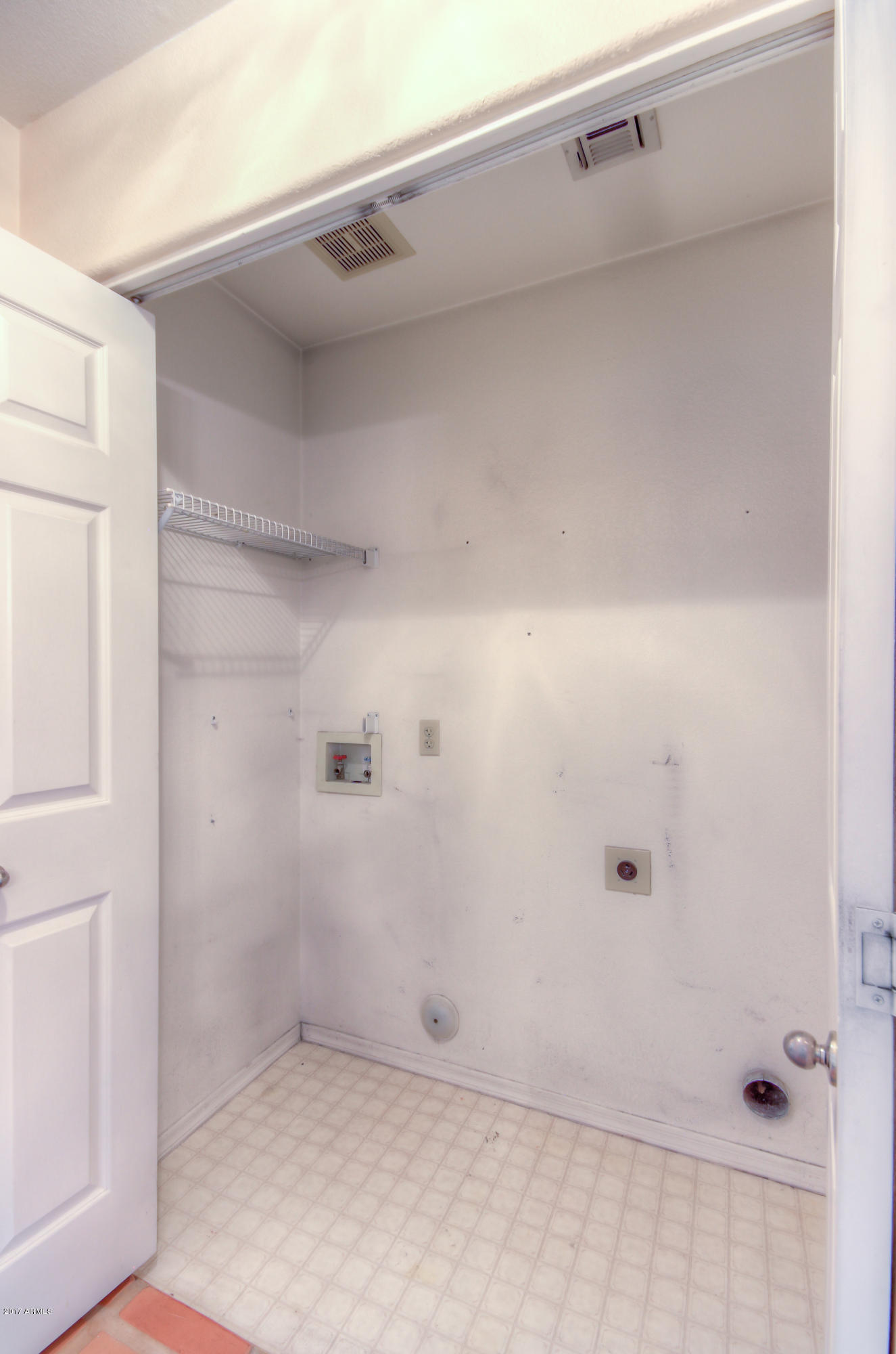 1237 East Redfield Road Gilbert, AZ 85234 - Photo 24 of 32 Laundry Room-FULL