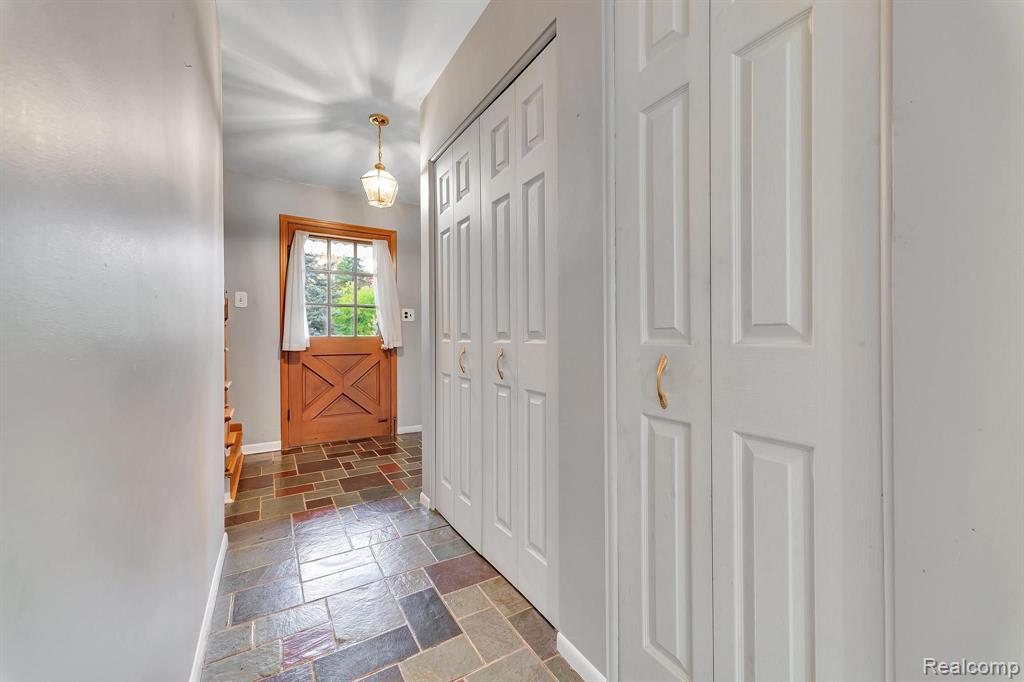 1011 Stellma Lane Rochester Hills, MI 48309 - Photo 32 of 58