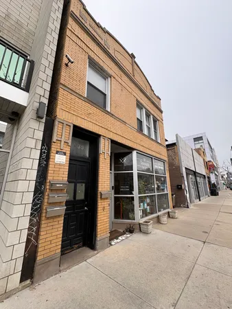 $1,700 | 839 North Ashland Avenue, Unit 2R, Chicago, IL 60642