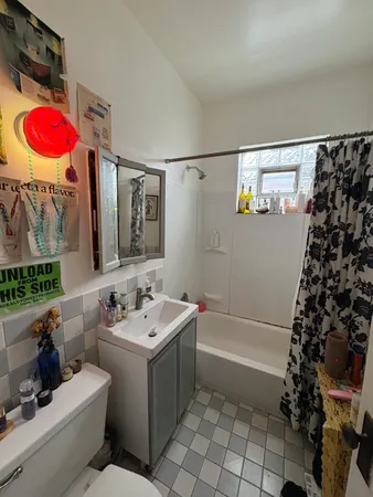 $1,700 | 839 North Ashland Avenue, Unit 2R, Chicago, IL 60642