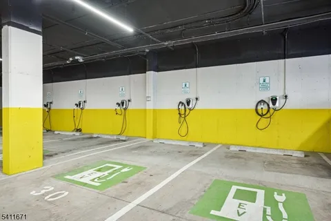 $3,900 | 1722 Springfield Avenue, Unit 402, Maplewood, NJ 07040