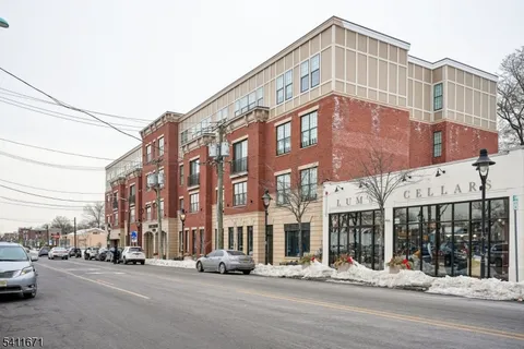 $3,900 | 1722 Springfield Avenue, Unit 402, Maplewood, NJ 07040