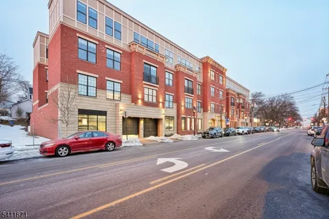 $3,900 | 1722 Springfield Avenue, Unit 402, Maplewood, NJ 07040