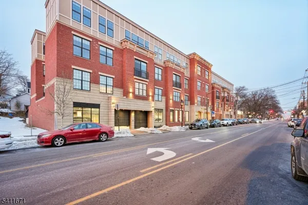 $3,900 | 1722 Springfield Avenue, Unit 402, Maplewood, NJ 07040