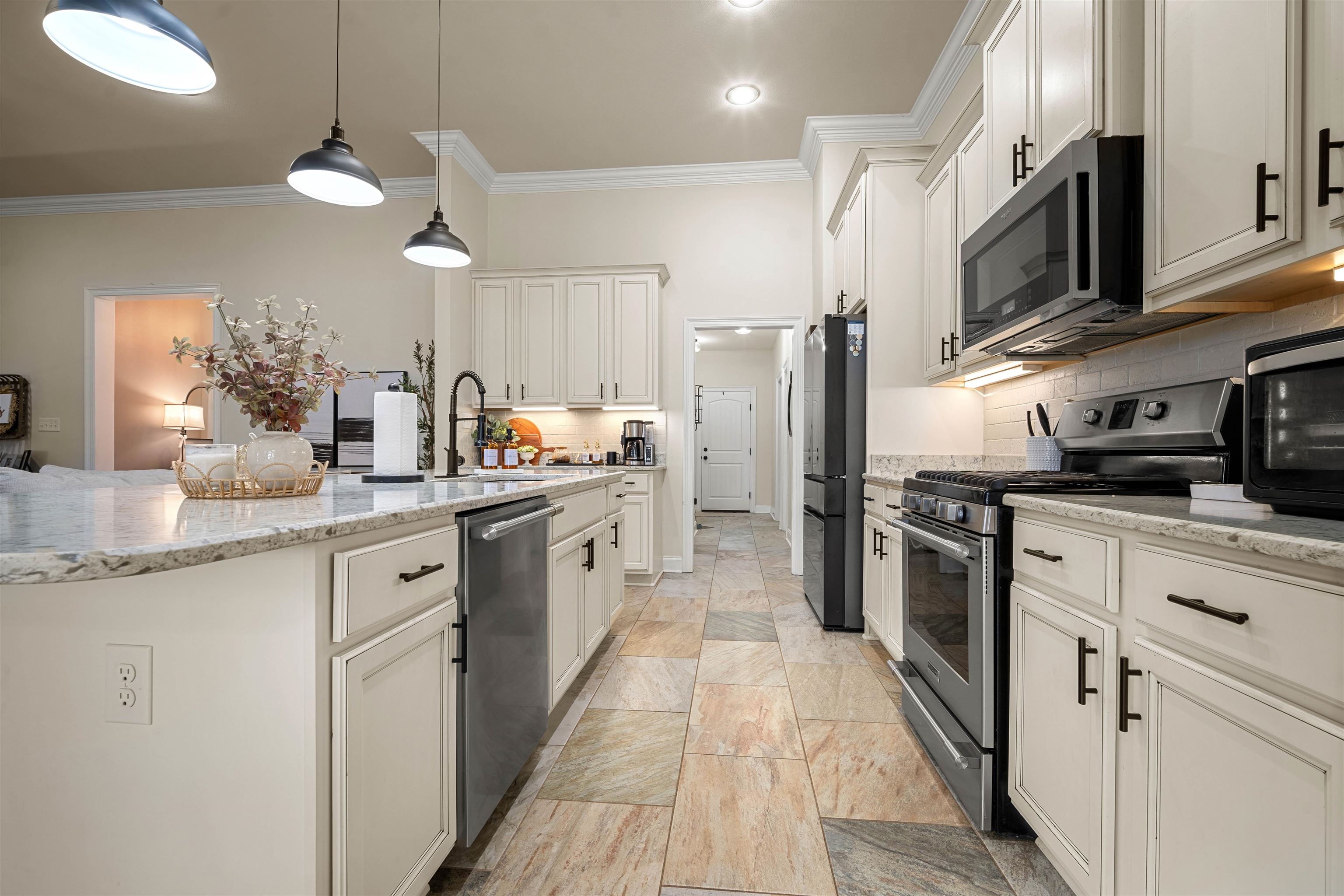 24582 Caleb Court Daphne, AL 36526 - Photo 12 of 39 Kitchen