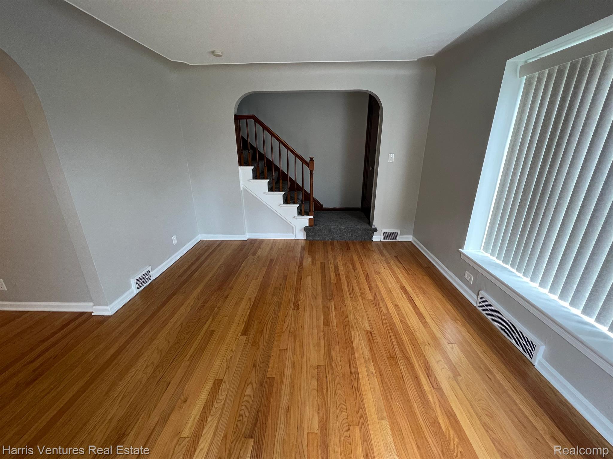 21700-06 Moross Road Grosse Pointe, MI 48236 - Photo 5 of 15 Living Room