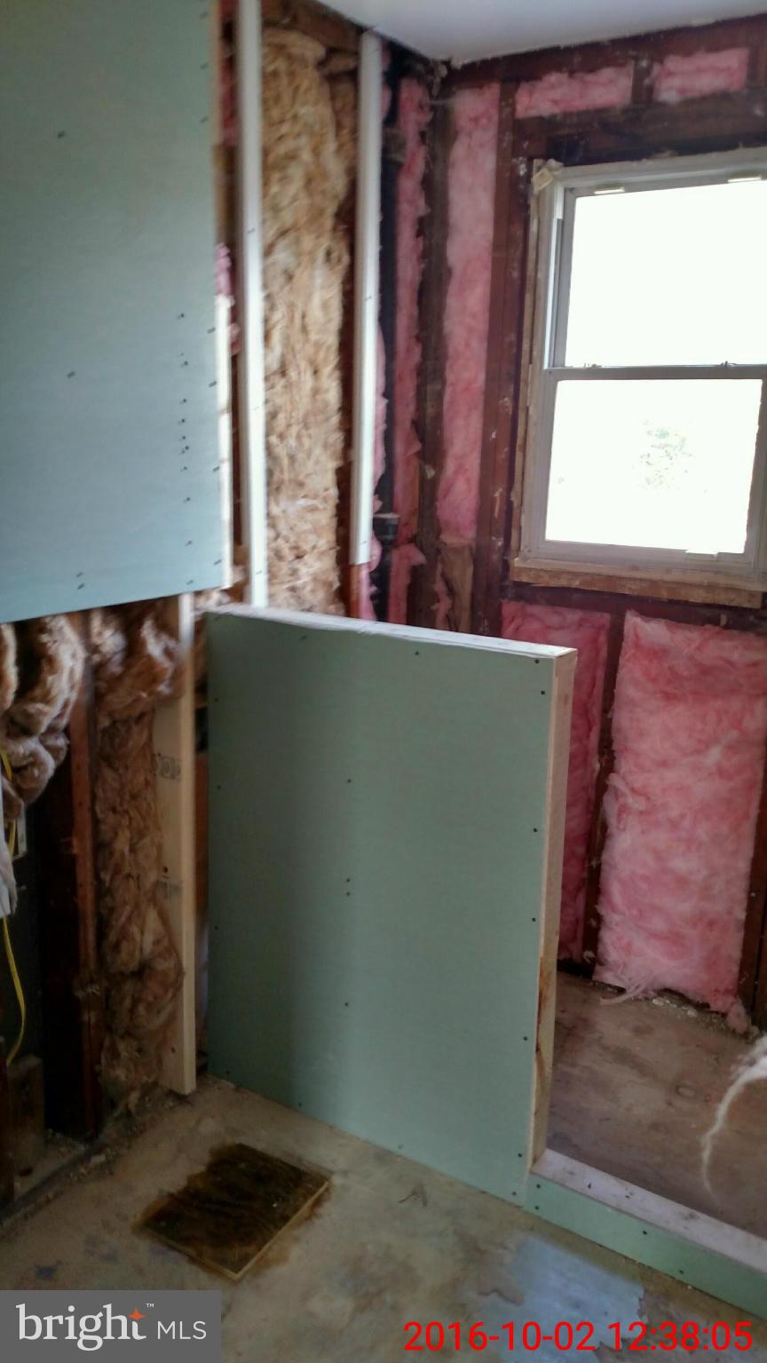 304 Poplar Road Baltimore, MD 21221 - Photo 6 of 13 Bath