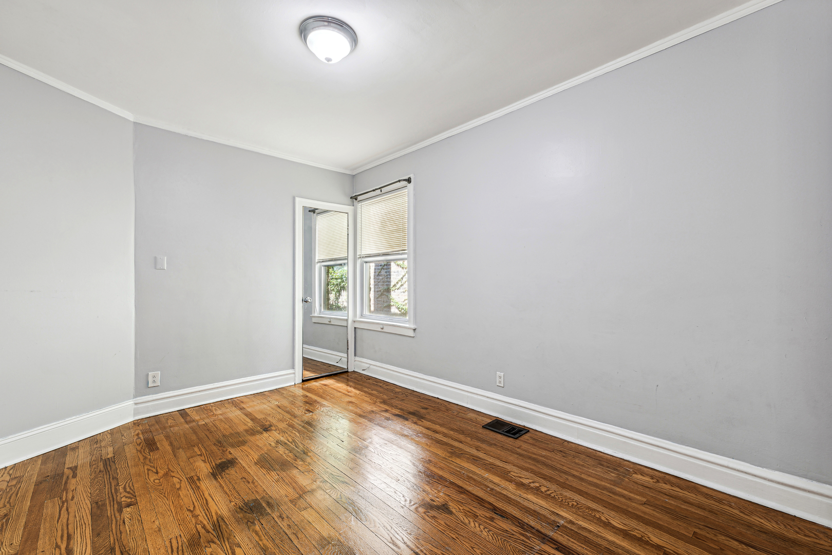 8229 South Rhodes Avenue Chicago, IL 60619 - Photo 12 of 28 Gallery Image 12